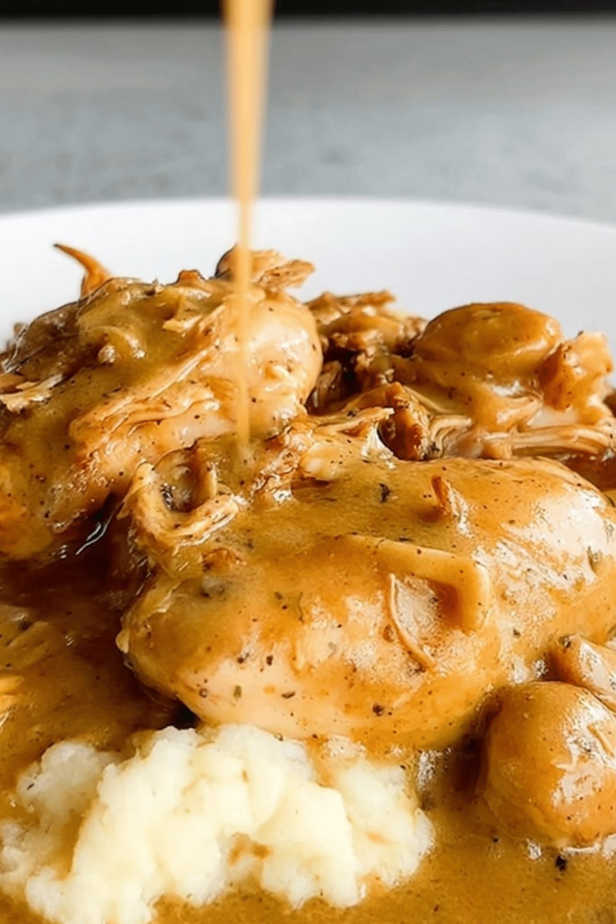 Smothered Chicken and Gravy – Easy Recipe for Comfort Food - ZazaCook