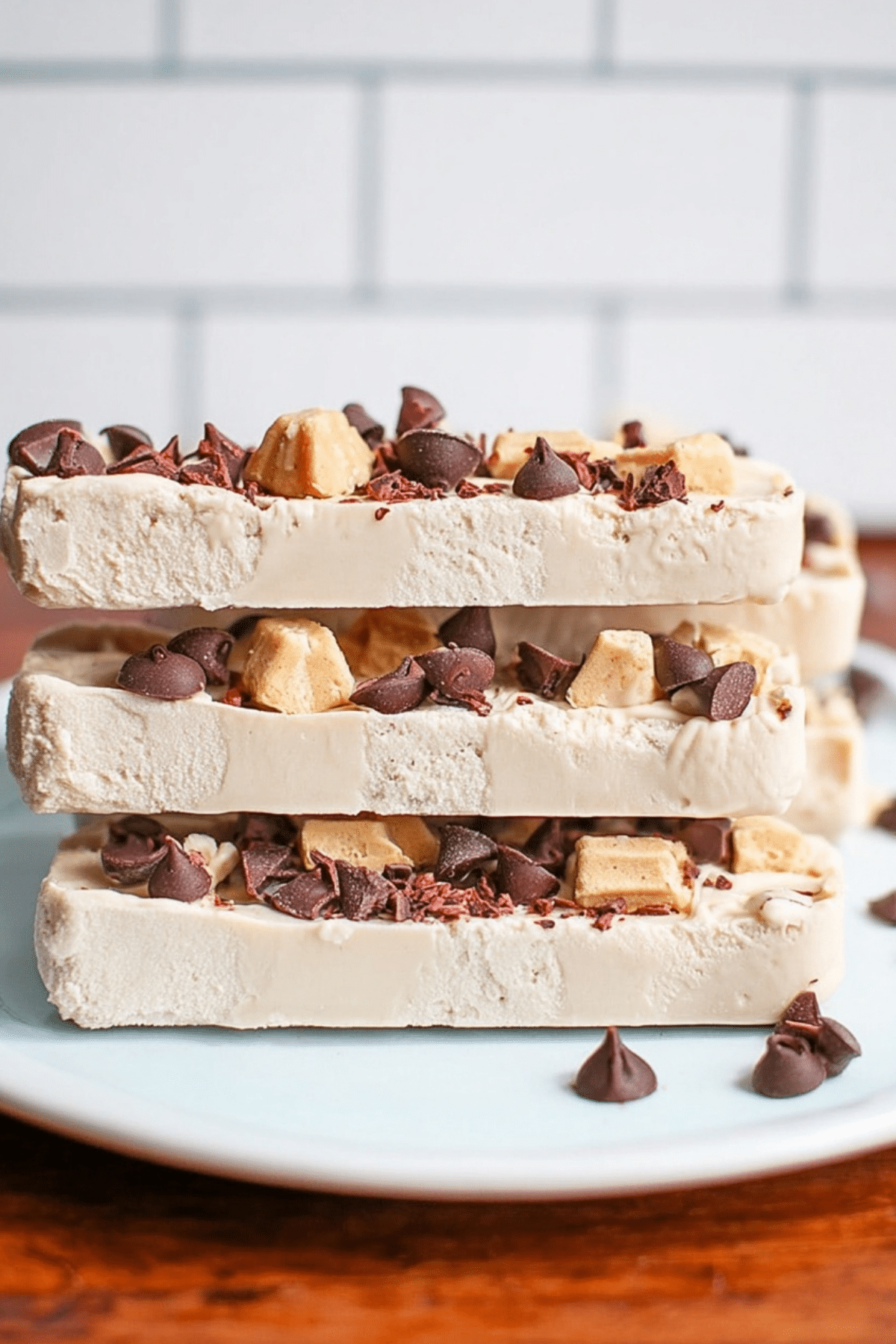 Frozen yogurt bars with chocolate and peanut butter