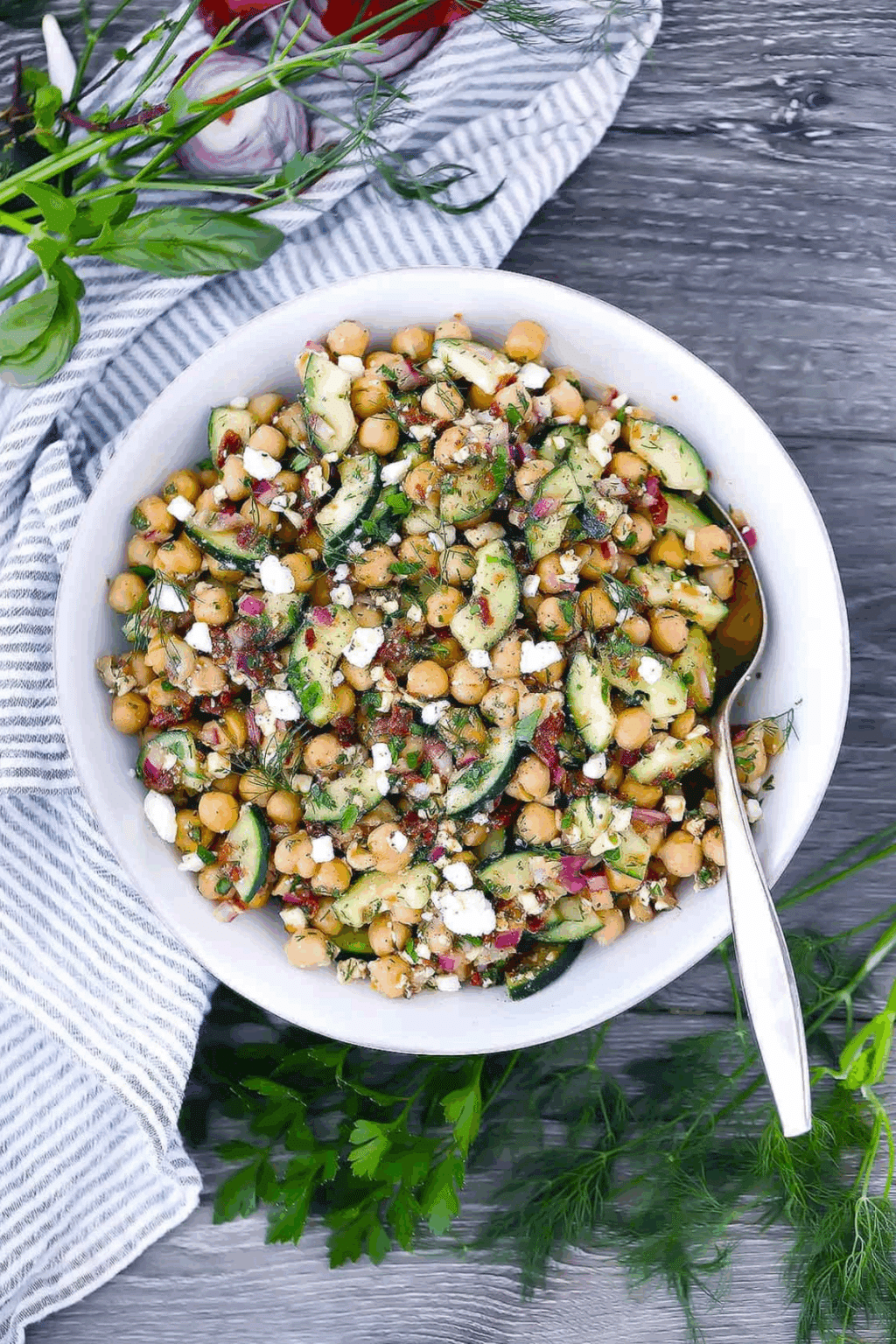 Mediterranean Chickpea Salad – Healthy &amp; Quick Recipe - ZazaCook