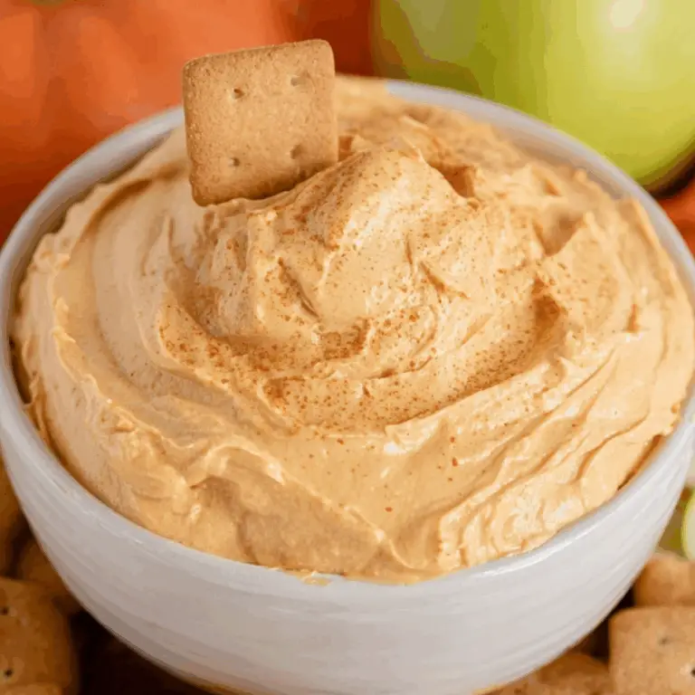 creamy pumpkin pie dip with apples and graham crackers