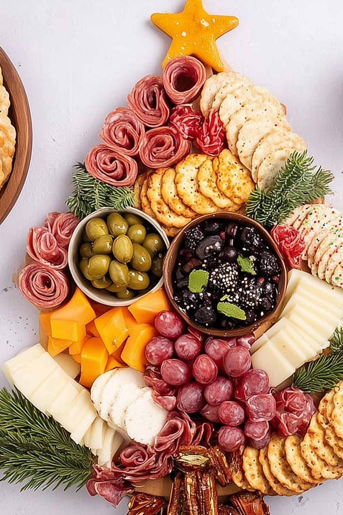 Christmas Tree Charcuterie Board - Easy and Festive - ZazaCook